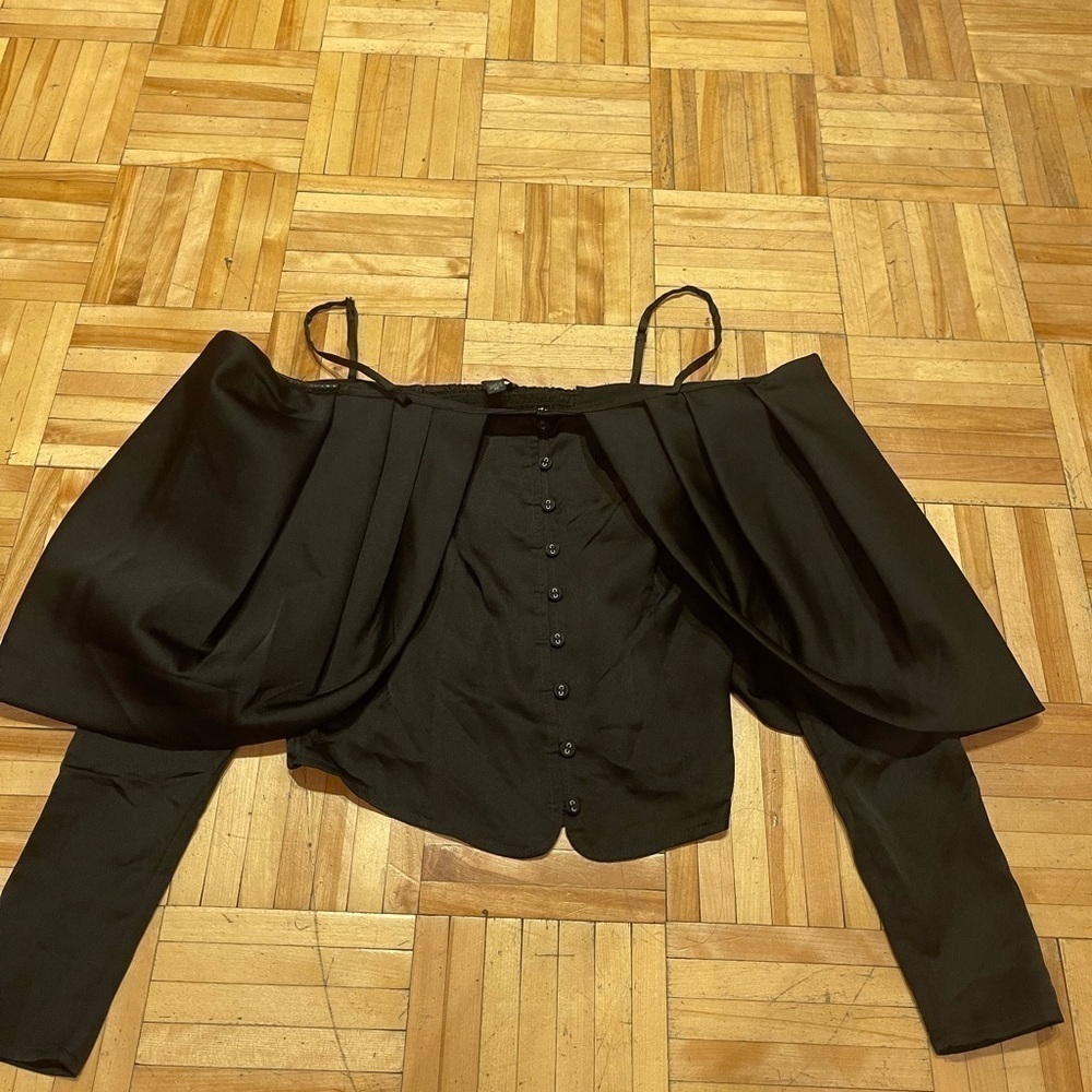 Guess Yessica Cold Shoulder Long Sleeve Blouse NWOT.